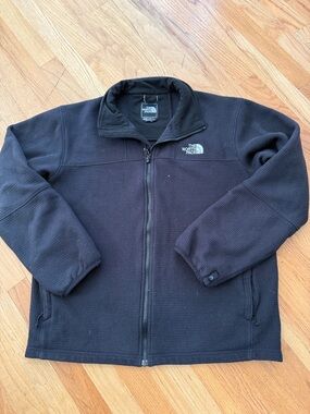 The North Face Men's black lightweight Full-Zip Jacket
